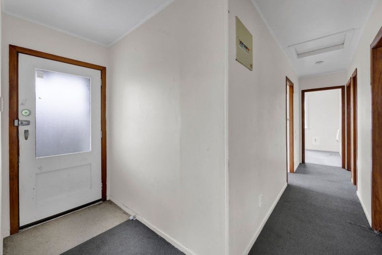 Photo of property in 103 Riversdale Drive, Merrilands, New Plymouth, 4312