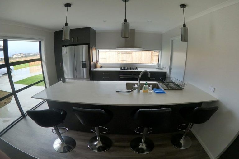 Photo of property in 90 Johnstone Drive, Fitzherbert, Palmerston North, 4410