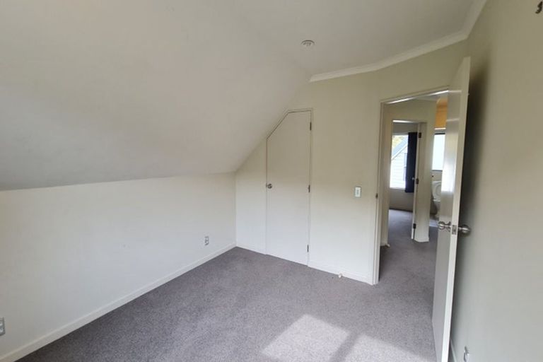 Photo of property in 30a Domanski Crescent, Owhiro Bay, Wellington, 6023