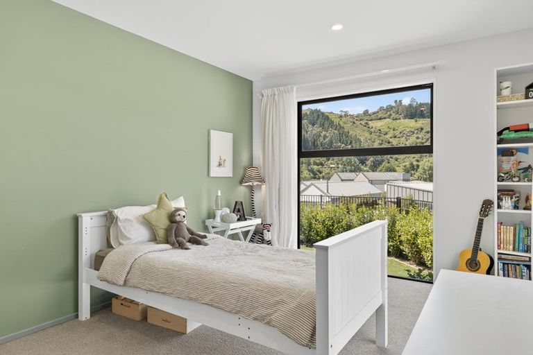 Photo of property in 6 Round Hill Rise, Cracroft, Christchurch, 8022