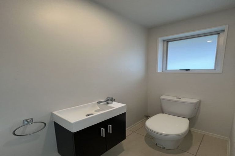 Photo of property in 32 Ambleside Drive, Burnside, Christchurch, 8053