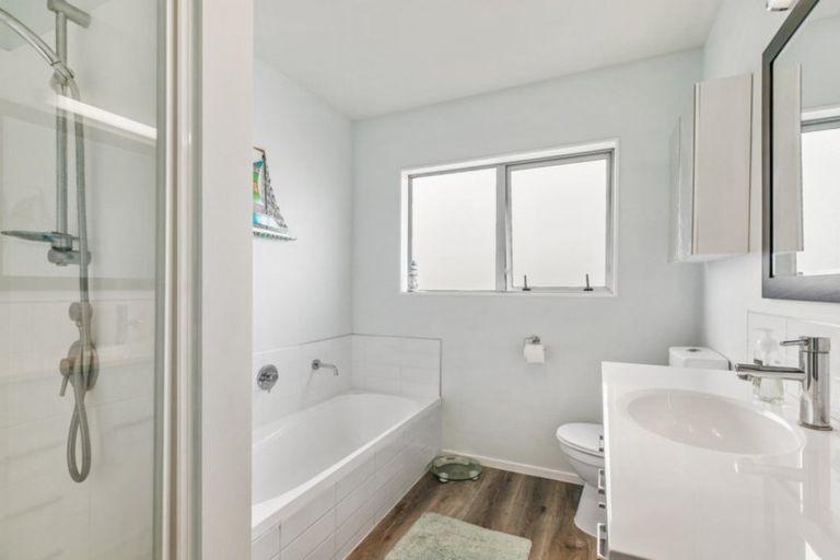 Photo of property in 5a Collingwood Road, Waiuku, 2123