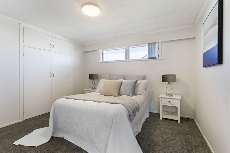 Photo of property in 24 Hill Crescent, Papakura, 2110