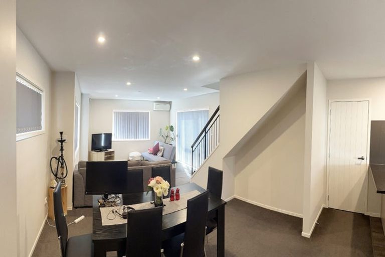 Photo of property in 4 Ruhanui Lane, Pakuranga Heights, Auckland, 2010