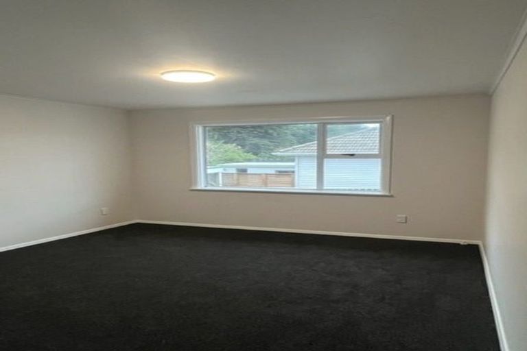 Photo of property in 44 Redwood Avenue, Tawa, Wellington, 5028