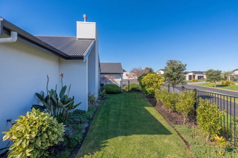 Photo of property in 1 Topping Place, Whitianga, 3510