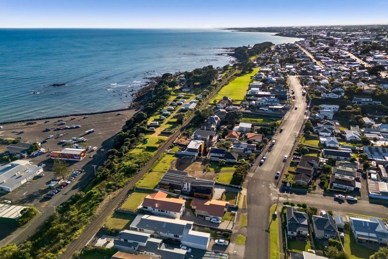 Photo of property in 38 Birdwood Avenue, Moturoa, New Plymouth, 4310