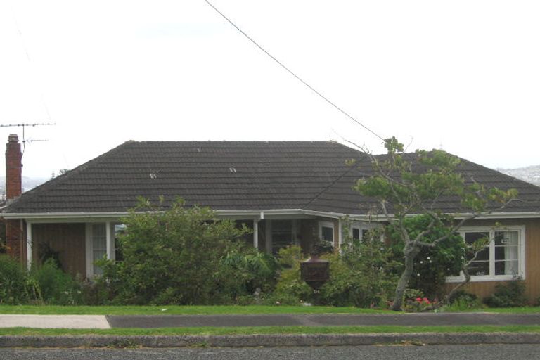 Photo of property in 96 Ocean View Road, Northcote, Auckland, 0627