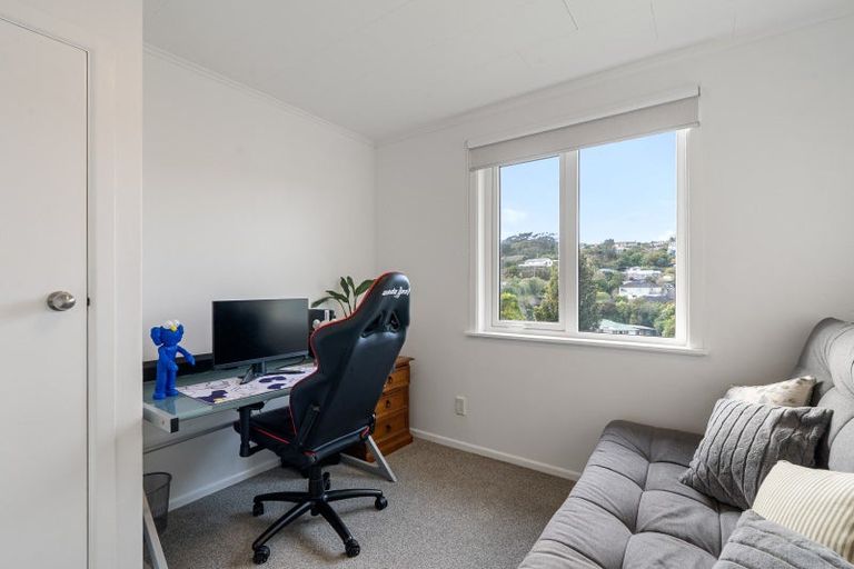 Photo of property in 123 Newlands Road, Newlands, Wellington, 6037