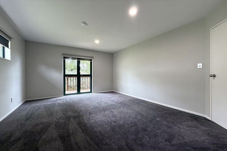 Photo of property in 11 Van Dyke Place, West Harbour, Auckland, 0618