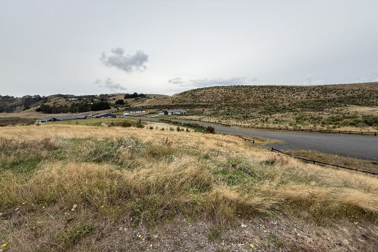 Photo of property in 10 Olsen Place, Kinloch, 3385