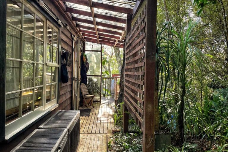 Photo of property in 35 Crescent Road East, Ostend, Waiheke Island, 1081