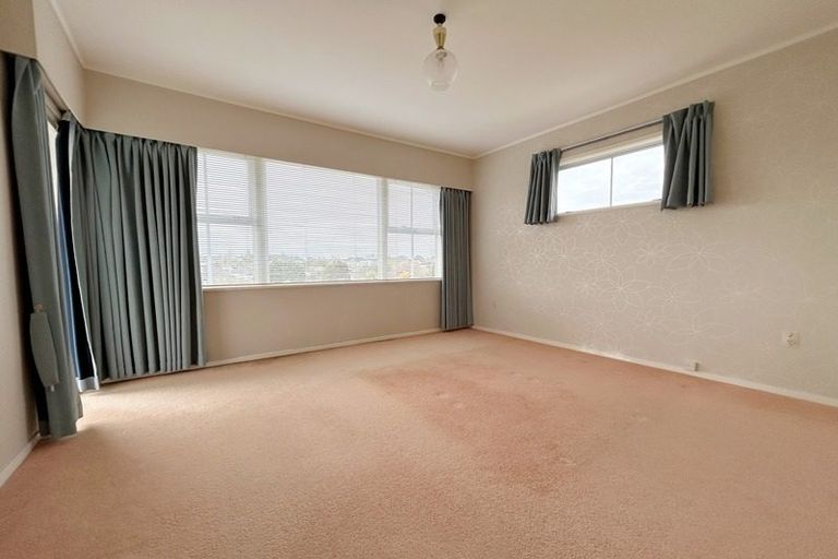 Photo of property in 24 Waitemata Road, Hauraki, Auckland, 0622