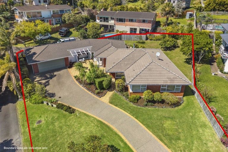 Photo of property in 15 Pickwick Parade, Mellons Bay, Auckland, 2014