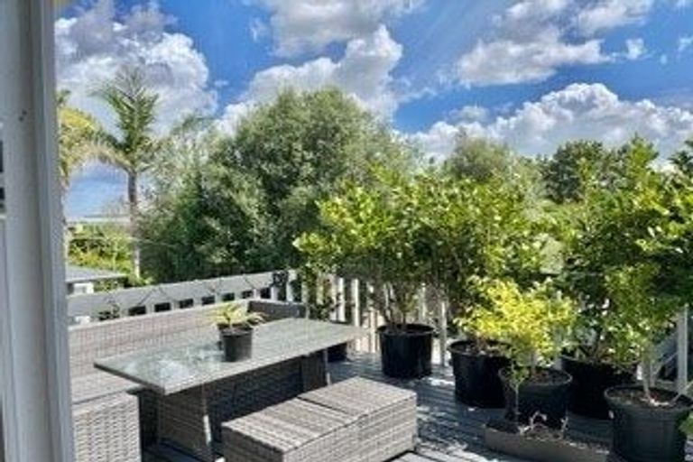 Photo of property in 29 Sylvan Crescent, Te Atatu South, Auckland, 0610