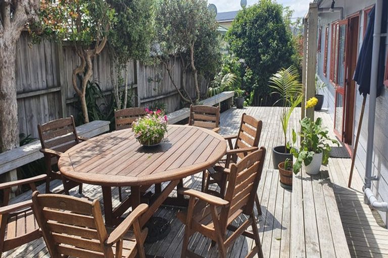 Photo of property in 39a Pohutukawa Avenue, Shelly Park, Auckland, 2014