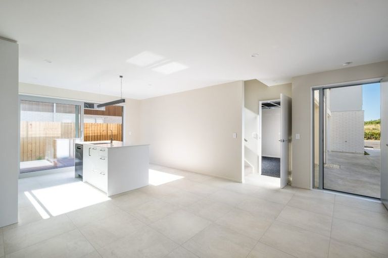 Photo of property in 2/50 Marine Parade, North New Brighton, Christchurch, 8083