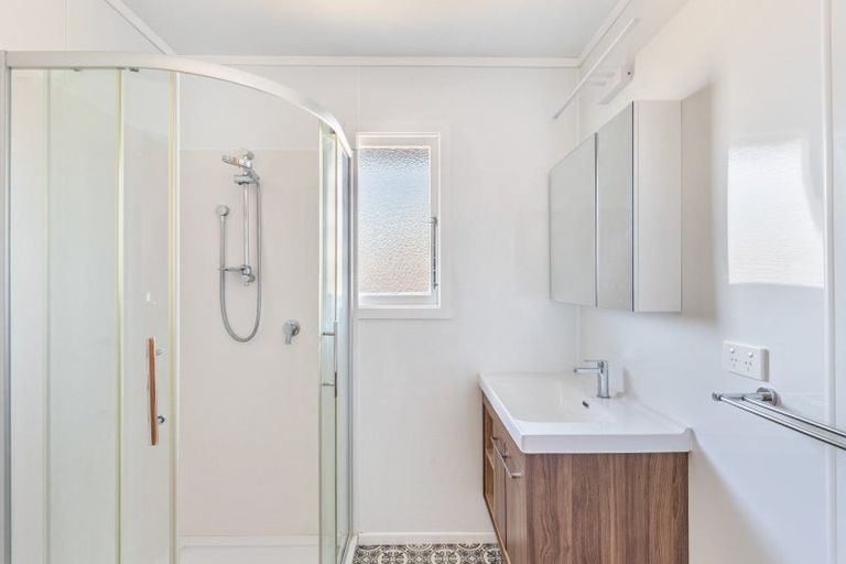 Photo of property in 110 Seaview Road, Westown, New Plymouth, 4310