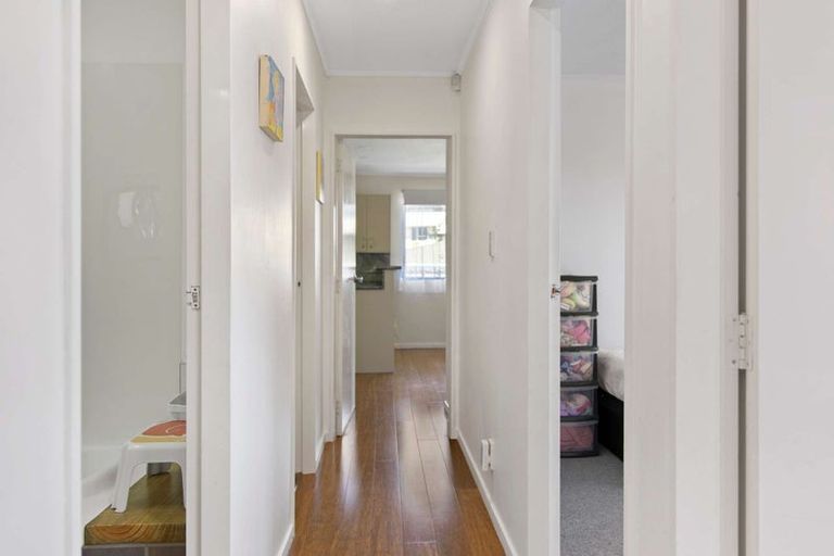 Photo of property in 9 Castle Crescent, Stokes Valley, Lower Hutt, 5019