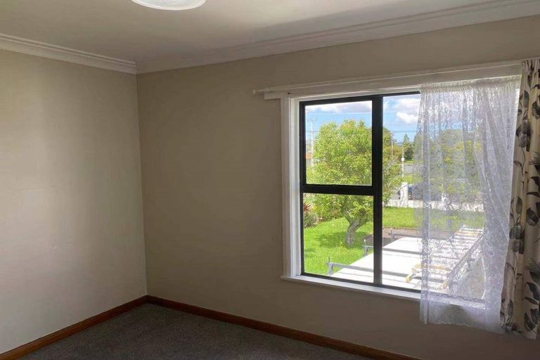 Photo of property in 61 Taikata Road, Te Atatu Peninsula, Auckland, 0610