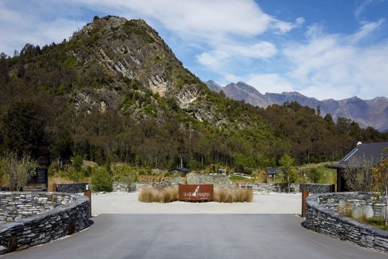 Photo of property in 27 Peregrine Falcon Road, Mount Creighton, Queenstown, 9371