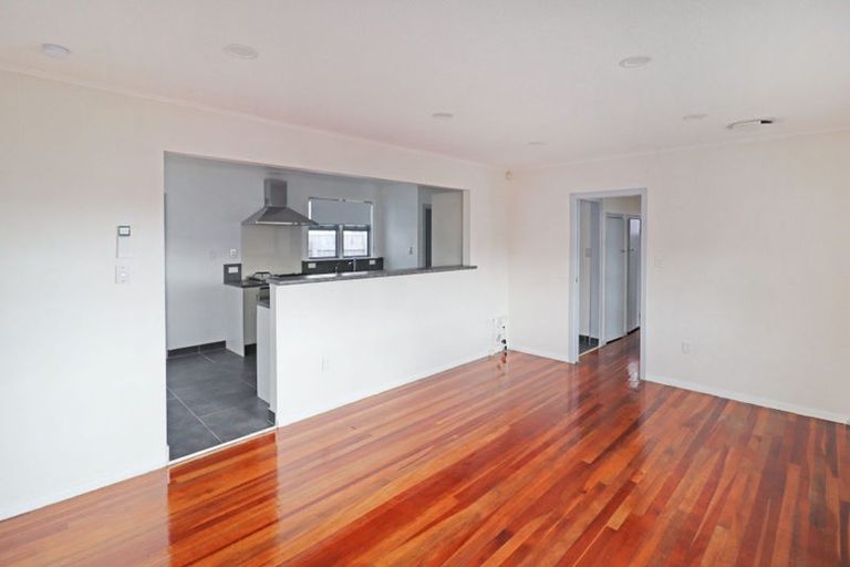Photo of property in 8 Kenmore Street, Newlands, Wellington, 6037