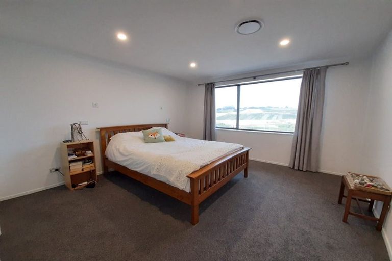 Photo of property in 17 Moki Place, Long Bay, Auckland, 0630