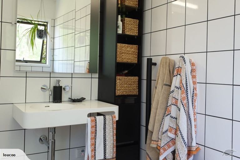 Photo of property in 17 West Glade Crescent, Birkenhead, Auckland, 0626