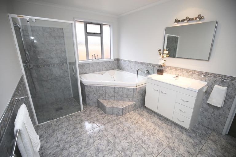 Photo of property in 3 Milbrook Place, Chartwell, Hamilton, 3210