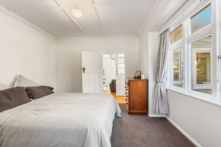 Photo of property in 97 Northland Road, Northland, Wellington, 6012