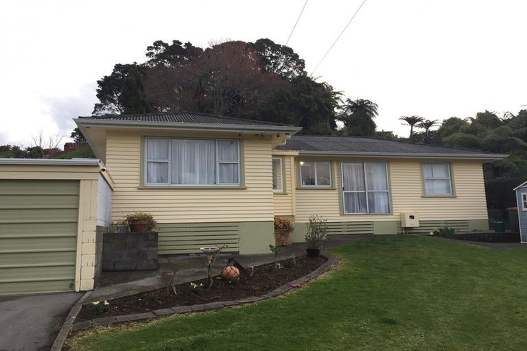 Photo of property in 128 Huatoki Street, Frankleigh Park, New Plymouth, 4310