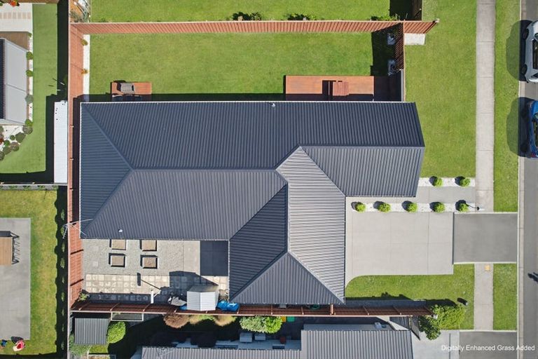 Photo of property in 10 Shillingford Boulevard, Rolleston, 7615