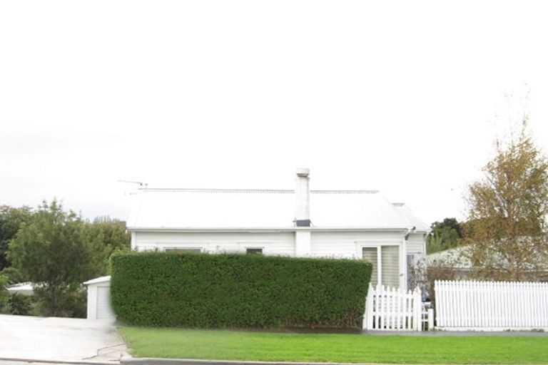 Photo of property in 32 Selwyn Road, Cockle Bay, Auckland, 2014