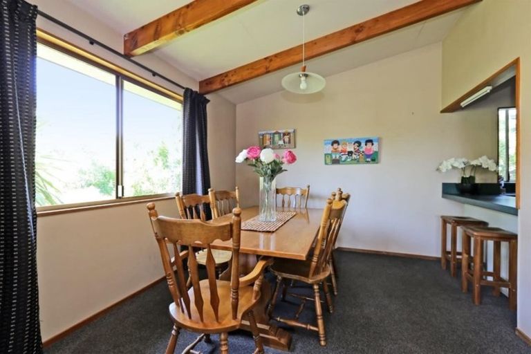 Photo of property in 17 Busby Hill, Havelock North, 4130
