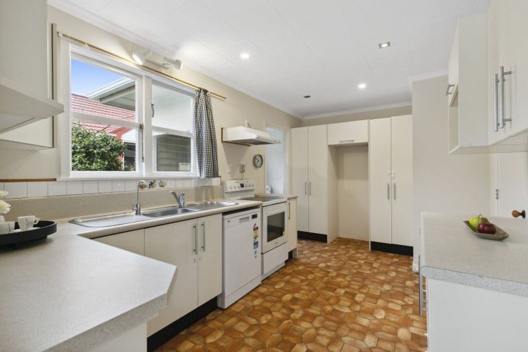 Photo of property in 29 Collins Avenue, Tawa, Wellington, 5028