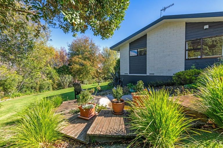 Photo of property in 61 Turitea Road, Fitzherbert, Palmerston North, 4472