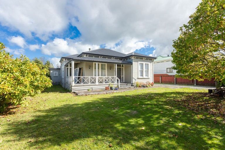 Photo of property in 12 Grant Street, Dannevirke, 4930