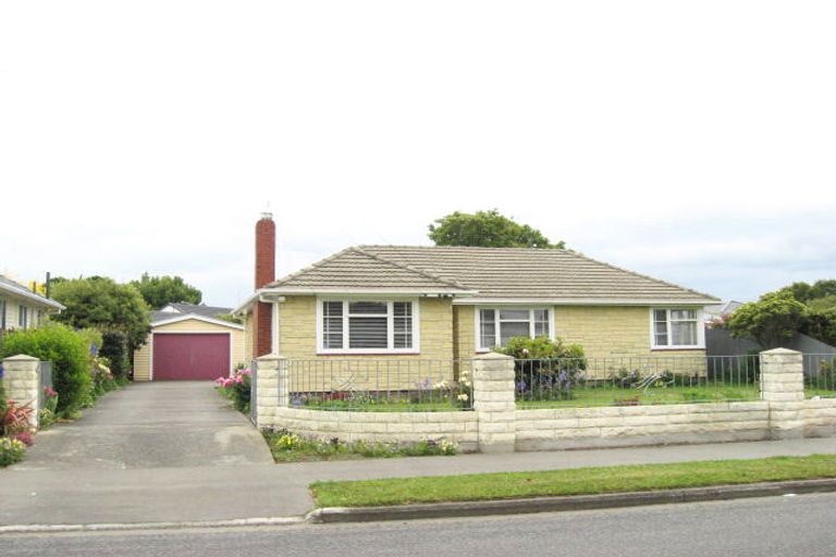 Photo of property in 16 Greendale Avenue, Avonhead, Christchurch, 8042