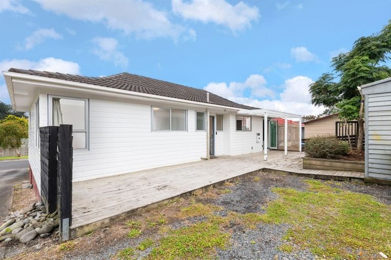 Photo of property in 16 Kellett Road, Ranui, Auckland, 0612