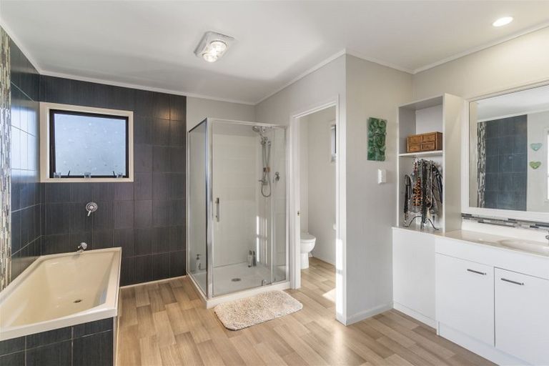 Photo of property in 12 Margan Place, Red Hill, Papakura, 2110