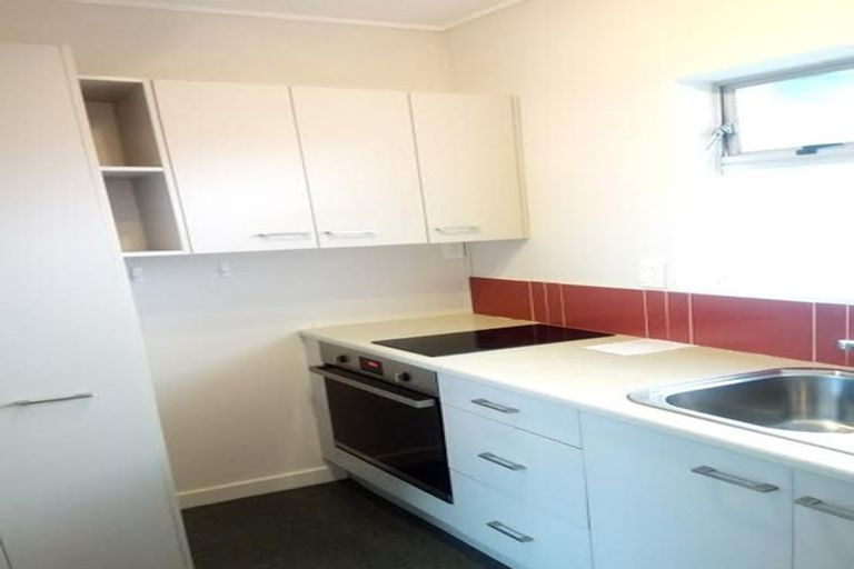 Photo of property in Beresford Apartments, 5/118 Russell Terrace, Berhampore, Wellington, 6023