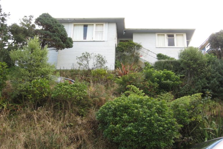Photo of property in 106 Ruskin Road, Newlands, Wellington, 6037