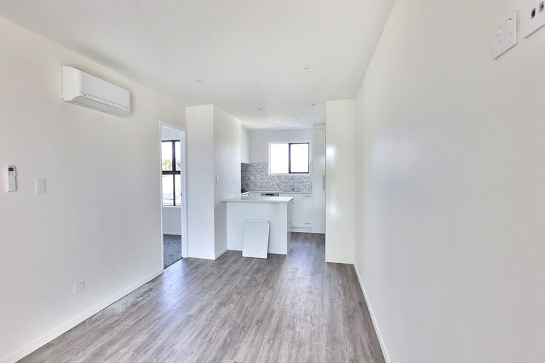 Photo of property in 2b Glenvil Lane, Te Atatu Peninsula, Auckland, 0610