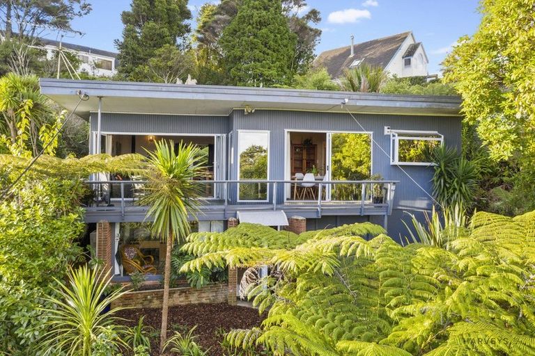 Photo of property in 94 Takahe Road, Titirangi, Auckland, 0604