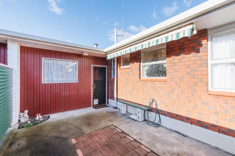 Photo of property in 5 Hollows Crescent, Takaro, Palmerston North, 4412