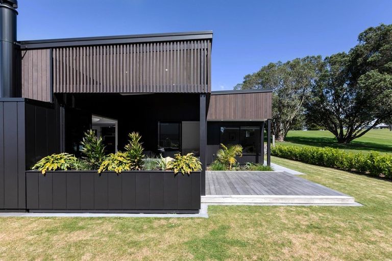 Photo of property in 25 Kotare Drive, Waiwhakaiho, New Plymouth, 4312