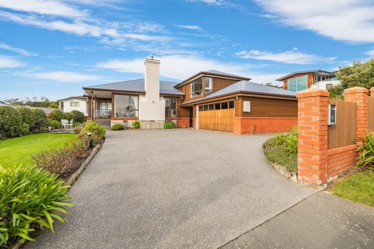 Photo of property in 43 Cannon Hill Crescent, Mount Pleasant, Christchurch, 8081