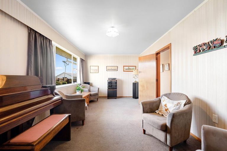 Photo of property in 5 Smith Road, Merrilands, New Plymouth, 4312