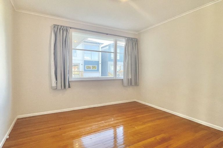 Photo of property in 24 Trojan Crescent, New Lynn, Auckland, 0600