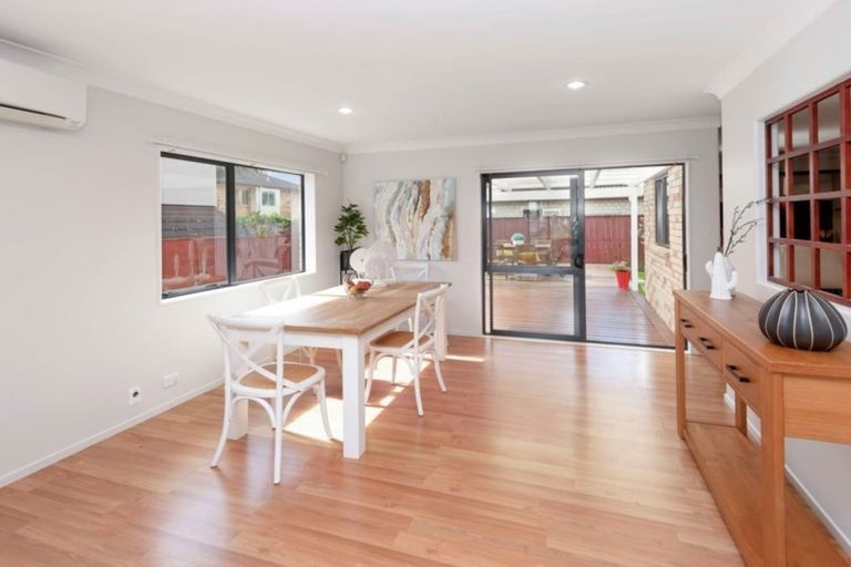 Photo of property in 52 Baverstock Road, Flat Bush, Auckland, 2016